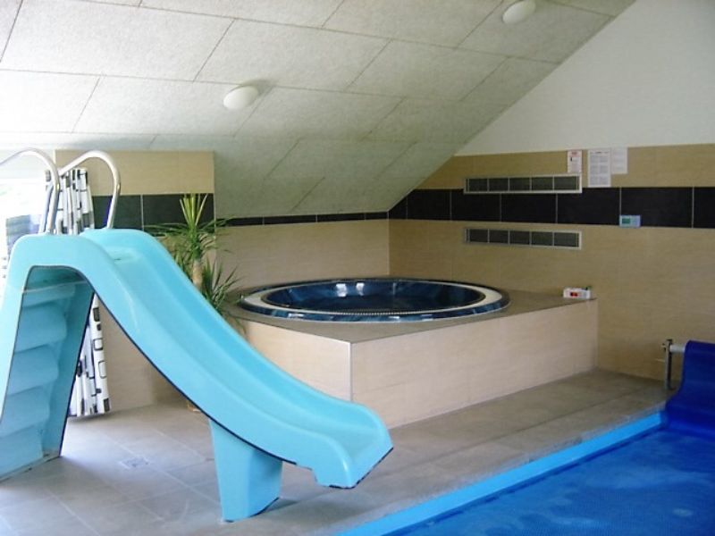 Sommerhus med pool i Marielyst